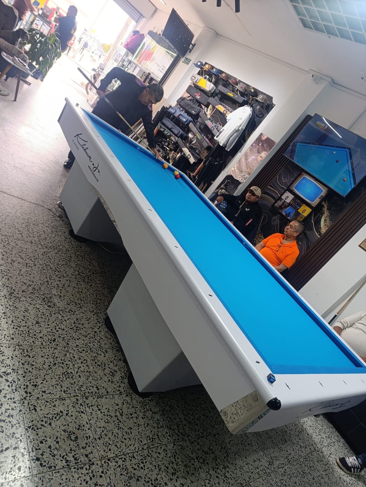 Mesa tres bandas